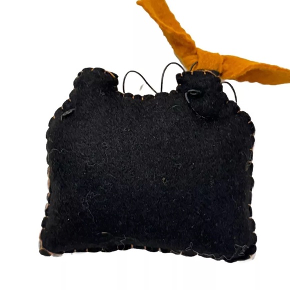 Handmade Set Of 4 Felt Christmas Ornaments Black Wire Hangers - Vintage 90’s - Picture 2 of 2